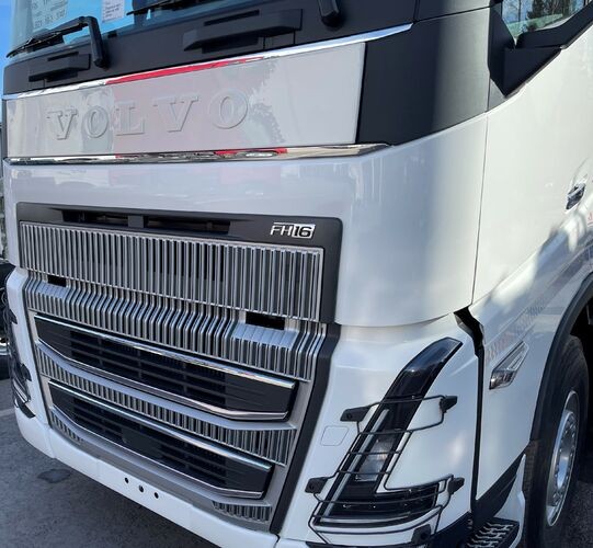 Front panel Volvo FH 4B/5 + Word 'VOLVO'